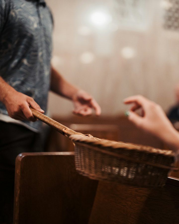 Raccolta delle offerte durante la messa