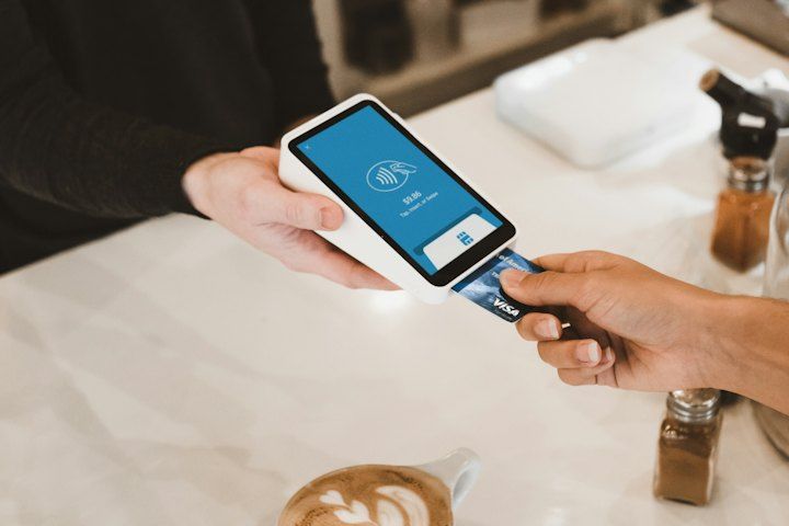 Pagamento con carta al POS